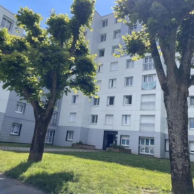 photo seize personnes ont été jugées pour trafic de drogue et détention d’armes en juin. l’enquête s’est concentrée sur le point de deal du 31, rue anatole-france, à alençon. six habitants de l’immeuble faisaient partie des prévenus.  ©  ouest-france