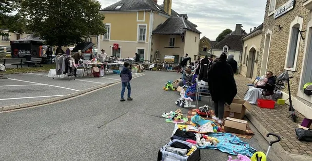 photo  les exposants étaient installés en centre-ville.  &copy;  archives le maine libre 