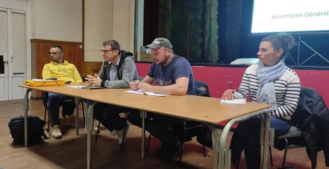 photo  maxime rabergeau, trésorier, alain richard et julien boucherie, coprésidents, et lucie rousière, secrétaire.  &copy;  ouest-france 