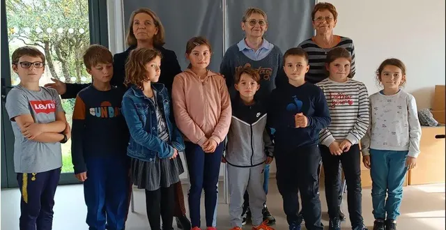 photo  huit nouveaux délégués élus pour une année : rose delalande, timéo gouard, ulysse cheval, raphaëlle durand, élèves de cm2 ; gabin schnell, maé joumier, clémentine gautier, nathan adam, élus de cm1, accompagnés par véronique cantin, maire, florence thise, maire adjointe aux affaires scolaire, et sylvie duschene, conseillère municipale.  &copy;  ouest-france 