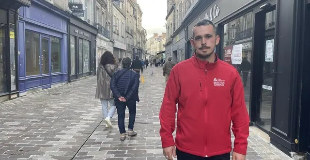 photo  lucas dielh, 31 ans, fait partie des quatre médiateurs urbains embauchés par la ville d’alençon pour assurer la tranquillité dans le centre-ville.  &copy;  ouest-france 