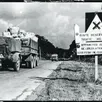 photo la red ball highway : du 25 août au 16 novembre 1944, au départ de cherbourg, 900 véhicules américains de transport de marchandises prenaient chaque jour la route du front.