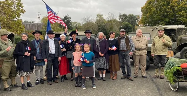 photo  les bénévoles habillés en tenues d’époque.  &copy;  le maine libre 