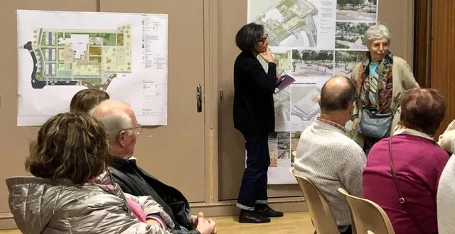 photo  les plans du projet d’aménagement de la place édith-bonnem d’alençon (orne) ont été présentés ax habitants, jeudi 24 octobre, par les ingénieurs et les paysagistes.  &copy;  ouest-france 