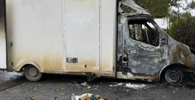 photo  un camion frigorifique a été détruit dans un incendie à alençon (orne) ce samedi 26 octobre 2024.  &copy;  ouest-france 