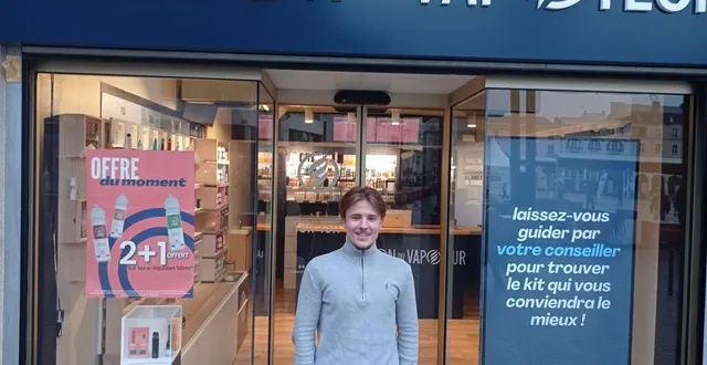 photo  remy levrard devant sa deuxième boutique de la maison du vapoteur, installée place de république.  &copy;  ouest-france 