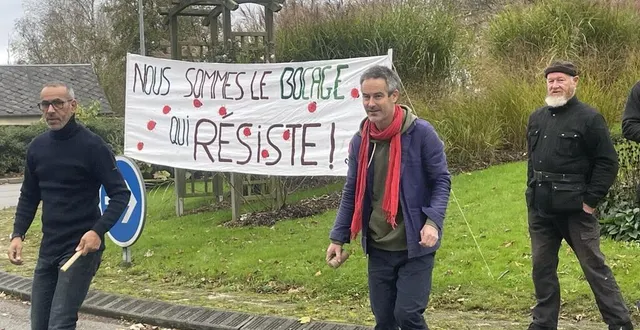 photo  samedi 26 octobre à briouze. le collectif 924 lutte contre le projet de 2x2 voies briouze-sevrai.  &copy;  ouest-france 