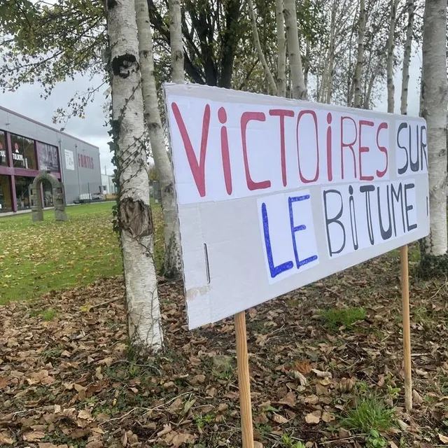 photo samedi 26 octobre à briouze. les manifestants ont célébré l’annulation d’autres projets routiers en france.  ©  ouest-france