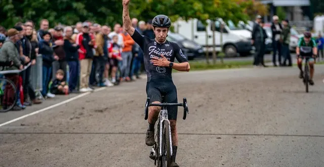 photo  tristan verrier a pu lever les bras sur la ligne d’arrivée.  &copy;  photo : arnaud despelchain 
