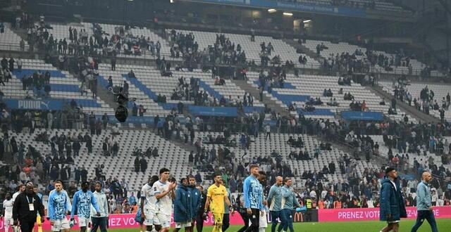 photo les joueurs de l’om ont été pris à partie par leurs supporters. © photo : miguel medina / afp