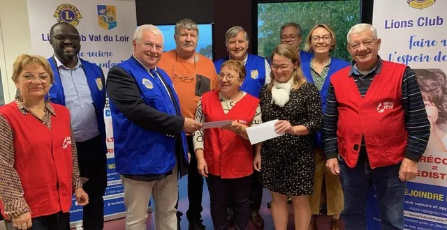 photo  deux associations ont été récompensées par le lions club.  &copy;  le maine libre 