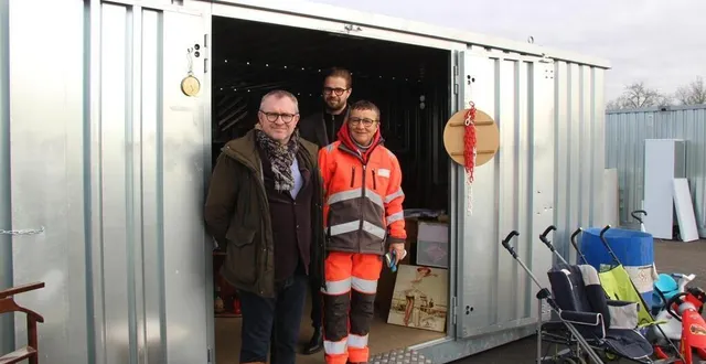 photo  à l’image du service réemploi géré par véronique ouvrard, qui a vu 13 000 objets trouver preneur cette année, christophe libert et nicolas jariais font état de chiffres impressionnants pour la nouvelle déchetterie du pays fléchois, ouverte il y a près d’un an.  &copy;  archives ouest-france 