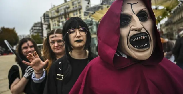 photo  une vingtaine de personnes ont participé au halloween walk organisé au départ de la place de la république, au mans.  &copy;  photo le maine libre - denis lambert 