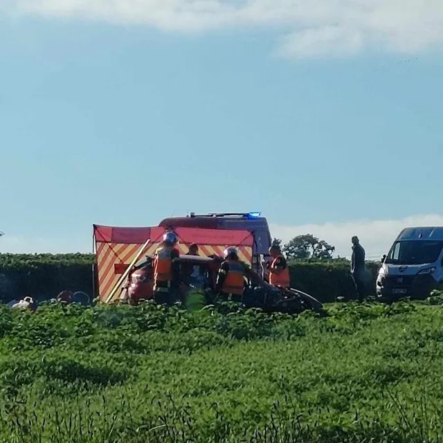 photo l’accident s’est produit vers 15 h, à saint-denis-sur-sarthon, une personne a été désincarcérée.  ©  photo fournie par un témoin