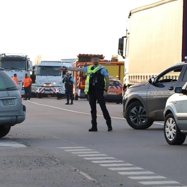 photo à 17 h, les secours étaient toujours sur place.  ©  ouest-france