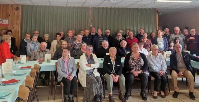 photo  les cinquante aînés réunis dimanche par les élus de la commune.  &copy;  ouest-france 