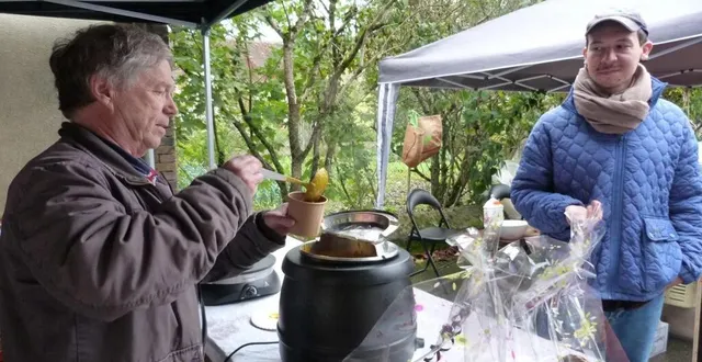 photo  au stand du comité des fêtes, il fallait deviner trois ingrédients qui composaient la soupe réalisée par les bénévoles.  &copy;  ouest-france… 