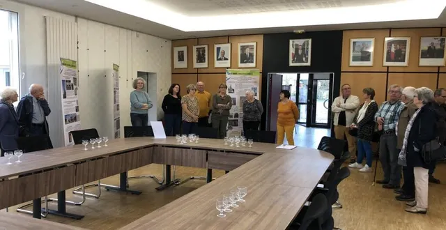 photo  la réception à l’hôtel de ville de rouillon.  &copy;  le maine libre 