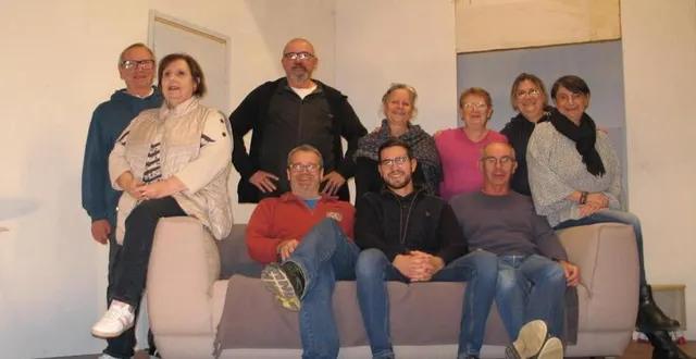 photo  acteurs, souffleurs, responsables des décors se retrouvent dans une joyeuse ambiance chaque semaine.  &copy;  le maine libre 