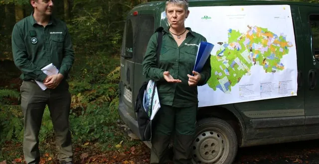 photo  sur le site du belvédère, nadège maillard et nicolas jeannault, ont développé la fonction de production de bois.  &copy;  ouest-france 