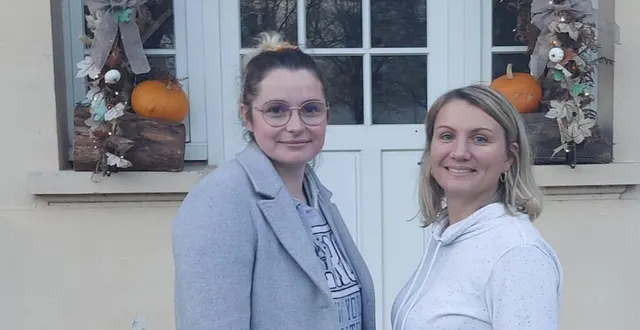 photo  laura bricart et maeva duval devant la boutique éphémère le coin des artisans.  &copy;  laura bricart 