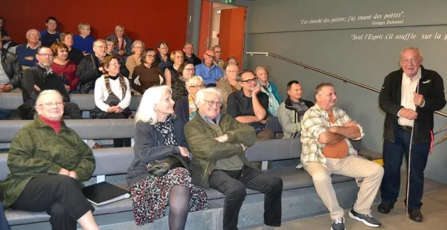 photo  jean-claude gilbert lors de la conférence.  &copy;  .le maine libre 