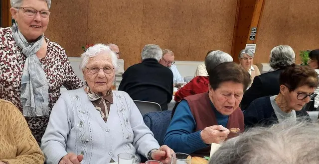 photo  à 101 ans, clotilde truillet, ludoise, était de la fête : « je suis surtout présente pour voir des amis. »  &copy;  ouest-france 