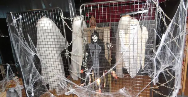 photo  après le défilé, les participants vont découvrir le décor réalisé à atlantis pour le bal masqué animé par un dj.  &copy;  photo archives le maine libre 