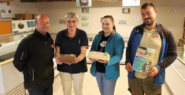 photo  patrice riauté, catherine riauté, nora baudron et matthieu riauté, du gaec les courbetons, ouvrent leurs portes et font découvrir leurs buches, dimanche 3 novembre 2024.  &copy;  ouest-france 