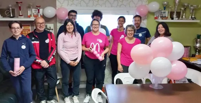 photo  samedi, le club de tennis organisait une rencontre en double mixte, un tournoi amical en toute convivialité où rire et sportivité étaient de rigueur. cinq équipes se sont rencontrées et à l’issue, une tartiflette a été offerte à tous les participants. cette animation a rapporté la somme de 120 € à la lutte contre le cancer du sein.  &copy;  ouest-france 