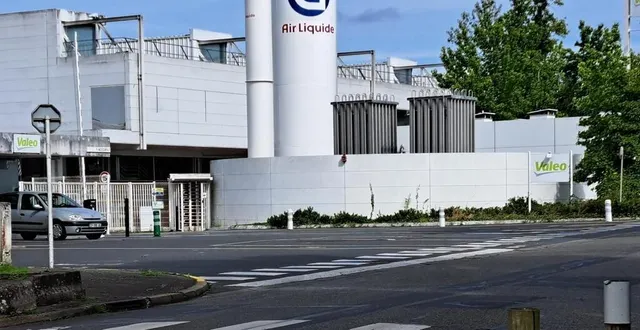 photo  l’usine valeo de la suze-sur-sarthe est menacée de fermeture. et avec elle, les emplois de ses 270 salariés.  &copy;  ouest-france 