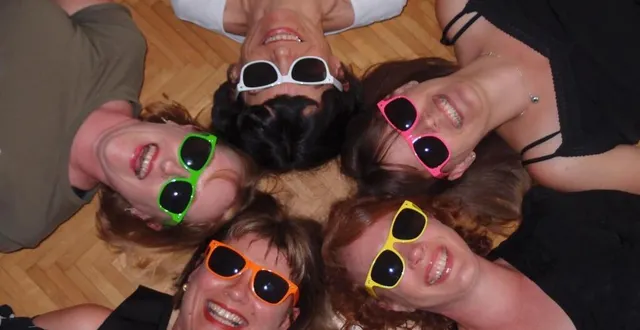 photo  angélique huron, anita sergent, élodie gourrier, flora garnier- maringues et sylvie moutel.  &copy;  théâtr’althéa 