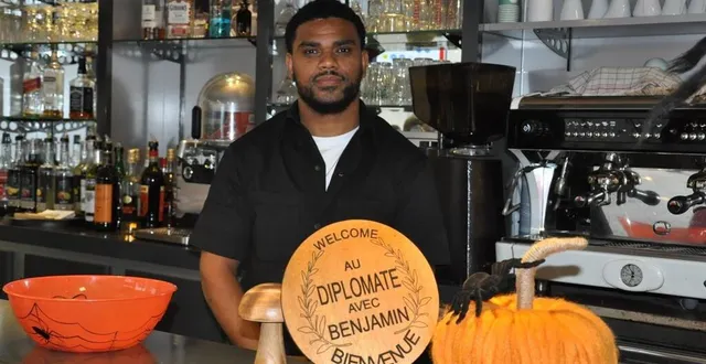 photo  benjamin a choisi un décor d’halloween pour l’ouverture.   &copy;  le maine libre 