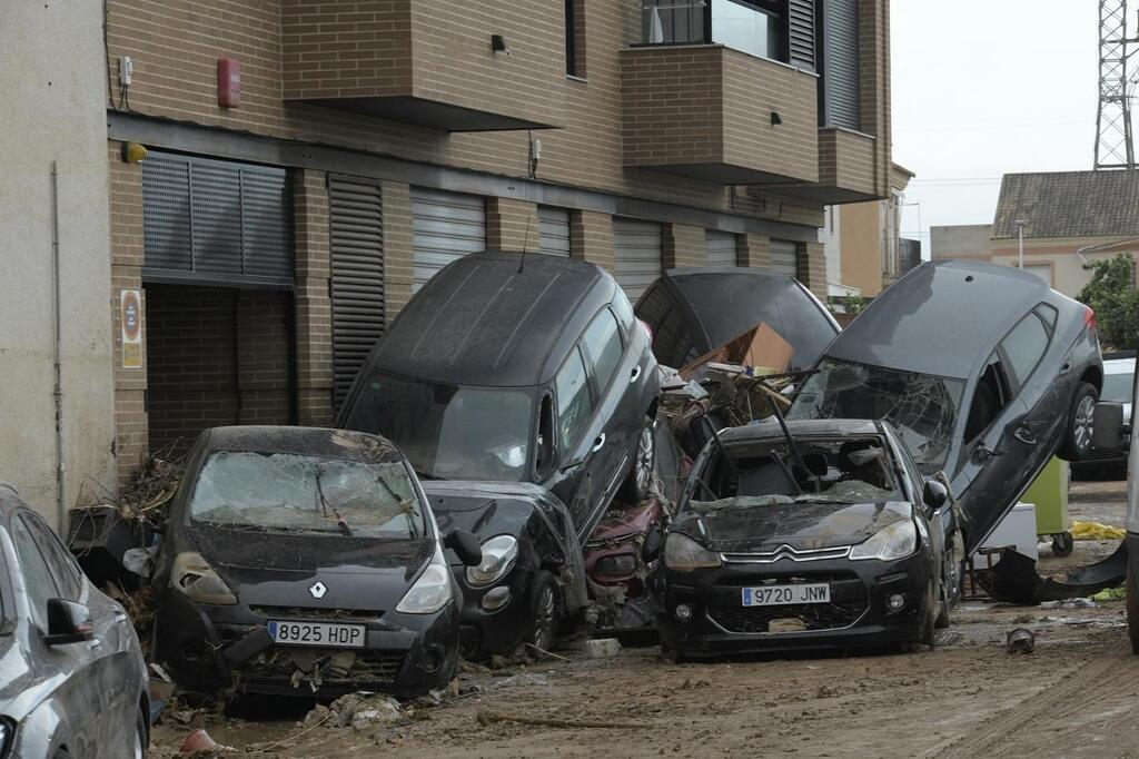 Inondations En Espagne : Le Bilan Monte à 211 Morts, 10 000 Soldats Et ...