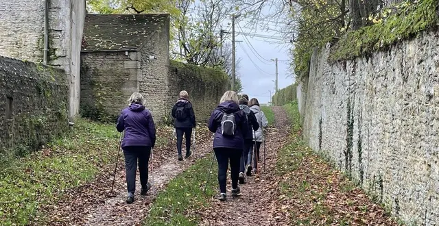 photo  arrivant des pâtures, un groupe de marcheuses se dirige vers la petite église de coulandon (orne).  &copy;  ouest-france 