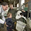 photo jessica est venue d’auvers-le-hamon avec lucy, 9 ans, et robin, 3 ans. elle compte passer ses commandes de dessert glacé pour noël.