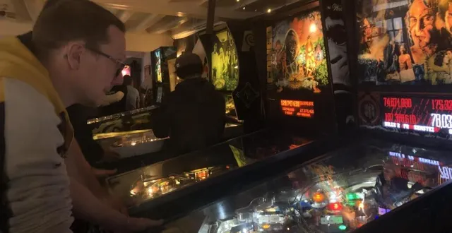 photo  le quatrième tournoi de flipper organisé au bar lidenbrock, à briouze (orne), a eu lieu samedi 2 novembre 2024.  &copy;  ouest-france 