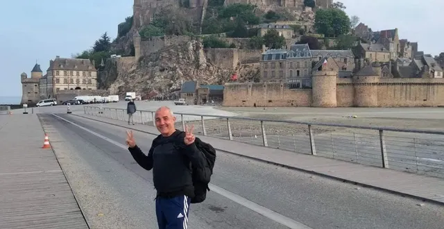 photo  en 2022, alain gouffier avait entrepris un périple à pied depuis moncé-en-belin jusqu’au mont-saint-michel.  &copy;  collection particulière 