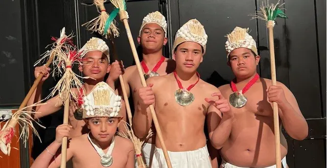 photo  le groupe fetia pao no tahiti, en tenue pour une démonstration de haka.  &copy;  fetia pao no tahiti (fpnt) 