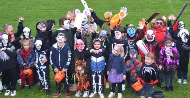 photo  jeudi soir au stade : les élèves de l’école de football s’apprêtent à mettre de l’ambiance dans les rues de précigné.  &copy;  le maine libre 