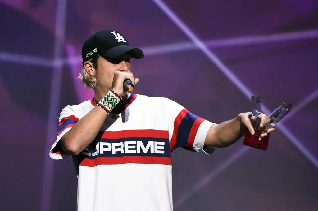 Accusé de viols et violences par son exfemme, le rappeur Nekfeu dément