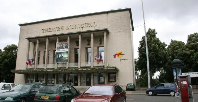 photo  l’ancien théâtre municipal a été détruit en 2009 pour laisser place à l’espace culturel des quinconces.  &copy;  archives ouest-france 