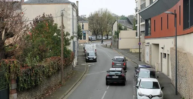 photo  après les travaux, les places de stationnement de la rue paul-doumer auront disparu et il sera seulement possible de la prendre dans le sens montant dans sa partie haute, vers la place du champ-de-foire.  &copy;  ouest-france 