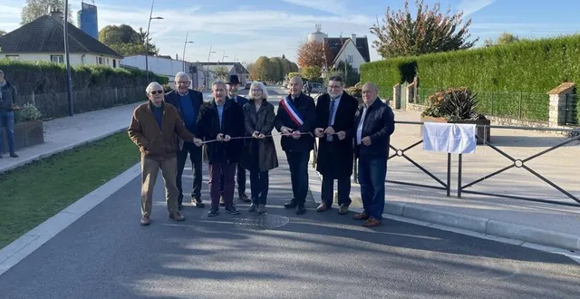 photo  lors de l’inauguration saluant la fin des travaux dans l’avenue léon-labbé, mardi après-midi.  &copy;  ouest-france 