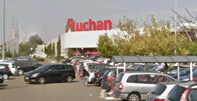 photo  à la chapelle-saint-aubin, près du mans (sarthe), l’hypermarché auchan ne devrait pas être impacté par la fermeture de son site. à ruaudin, l’enseigne auchan n’est, elle, pas concernée, puisqu’elle est indépendante.  &copy;  archives ouest-france 