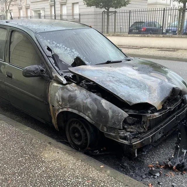 Il y a eu un premier incendie avec une voiture. Ouest-France photo il y a eu un premier incendie avec une voiture. © ouest-france