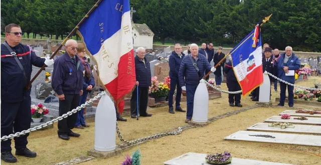 photo  le 1er novembre, les sapeurs-pompiers, les élus et les membres des anciens combattants locaux ont déposé une gerbe sur les six tombes des morts pour la france de la première et seconde guerre mondiale, au cimetière. les pompiers et les adhérents de l’unc (union nationale des combattants) ont profité de leur venue au cimetière pour se recueillir sur les tombes de leurs compagnons.  &copy;  ouest-france 
