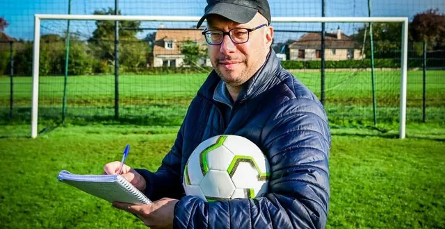 photo  raphaël caillaud, chef du service des sports du maine libre.  &copy;  photo le maine libre yvon loue 