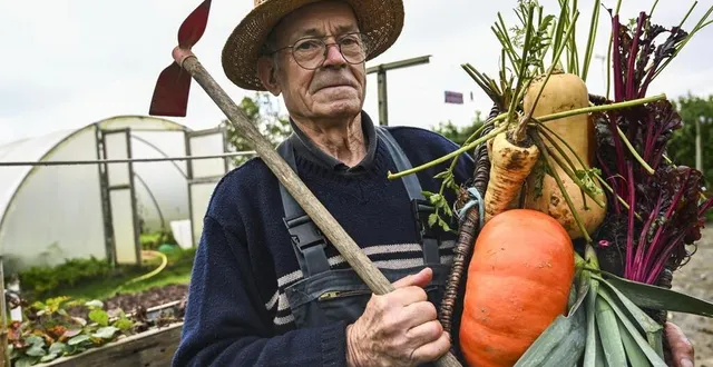 photo  gilbert courant, président du jardinier sarthois depuis dix ans, a célébré les 90e et 100e anniversaires de l’association. il cédera sa place en décembre 2024.  &copy;  le maine libre – denis lambert 