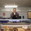 photo anne-laure serdobbel est nouvelle au marché de flers, dans l’orne. elle propose ses pâtisseries faites maison.
